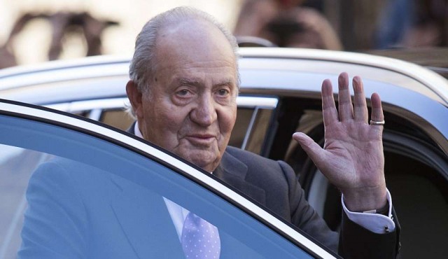 Juan Carlos deja España acorralado por los escándalos