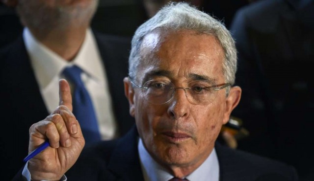 La prisión de Uribe y su efecto dominó golpean a Duque en Colombia