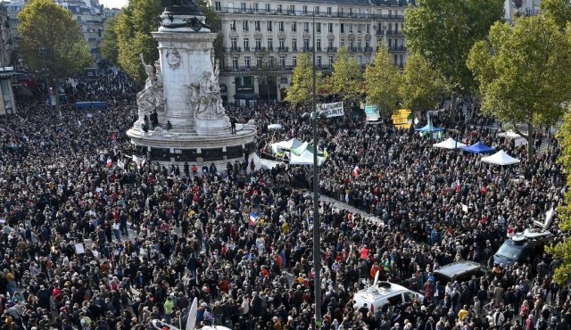 Multitudinarias manifestaciones en Francia en homenaje al profesor decapitado