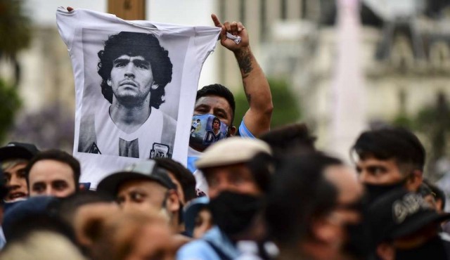 Multitudinario adiós a Diego en Casa Rosada