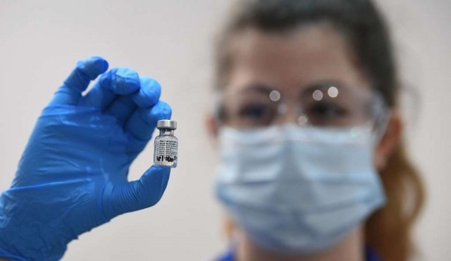 Los británicos son los primeros europeos en vacunarse contra covid-19