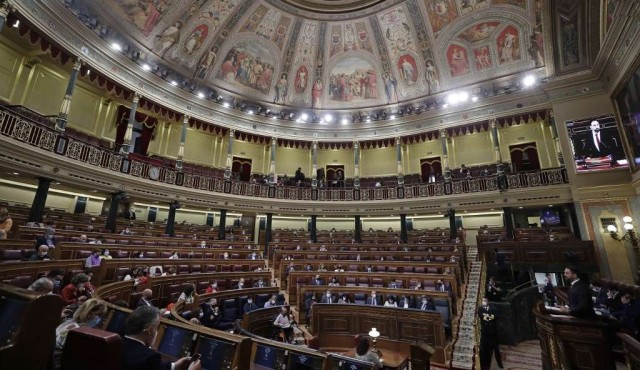 Diputados españoles aprueban proyecto de eutanasia en primera lectura