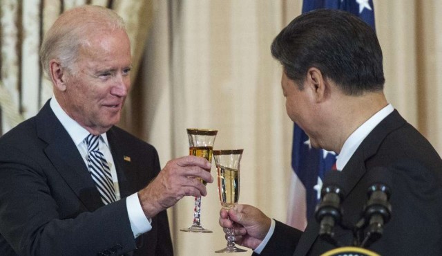 Joe Biden y Xi Jinping se miden durante una larga conversación