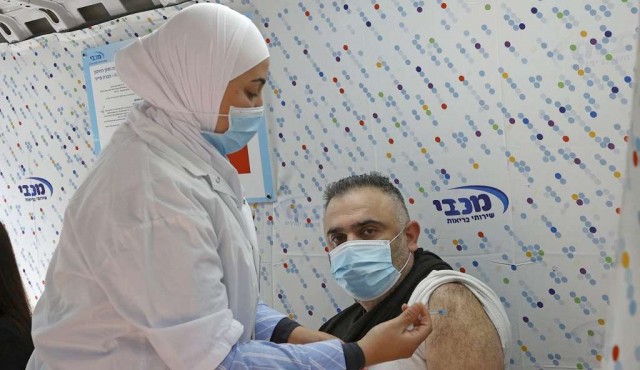 Israel: cuatro millones de vacunados y “distintivo covid” para entrar en restaurantes