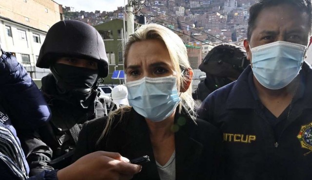 Dictan cuatro meses de prisión preventiva para expresidenta Áñez de Bolivia