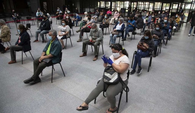 Chile alcanza 5 millones de vacunados contra el covid dos semanas antes de lo previsto
