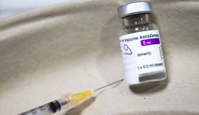 AstraZeneca dice que su vacuna es 79% efectiva y no conlleva riesgo de coágulos