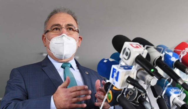 Brasil enfrenta la peor fase de la pandemia con dos ministros de Salud