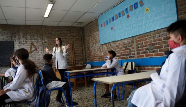 Inmunidad de los docentes será clave para la vuelta a clases presenciales