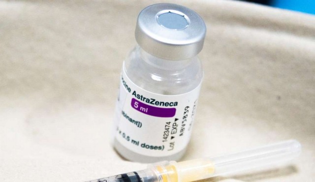 ¿Qué se sabe de los efectos secundarios de las vacunas de AstraZeneca y Johnson&Johnson?