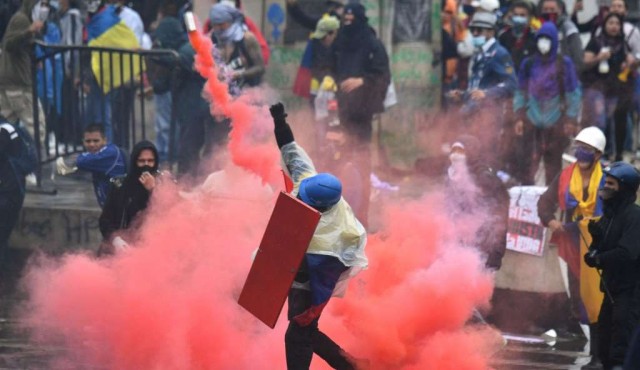 Duque, sitiado por las protestas y las críticas a su manejo de la crisis en Colombia