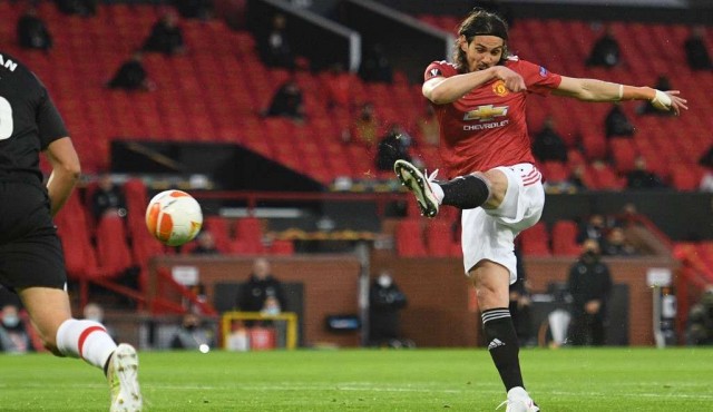 Cavani, un año más de “actitud implacable” en el Manchester United