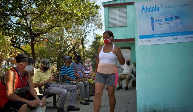 “Un ardorcito” y listo: Cuba empieza vacunación con su propio antígeno