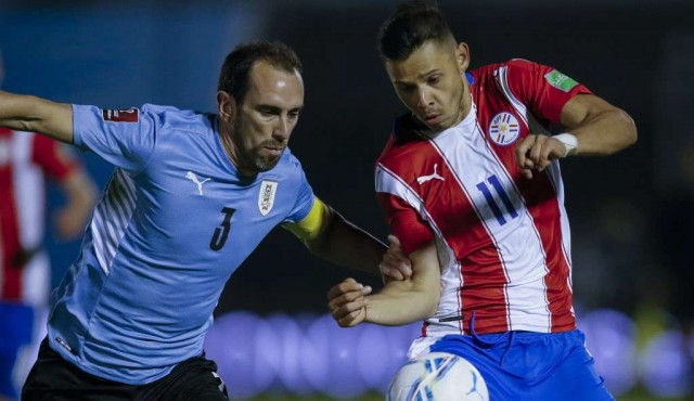 Polémico empate entre Uruguay y Paraguay en el Centenario
