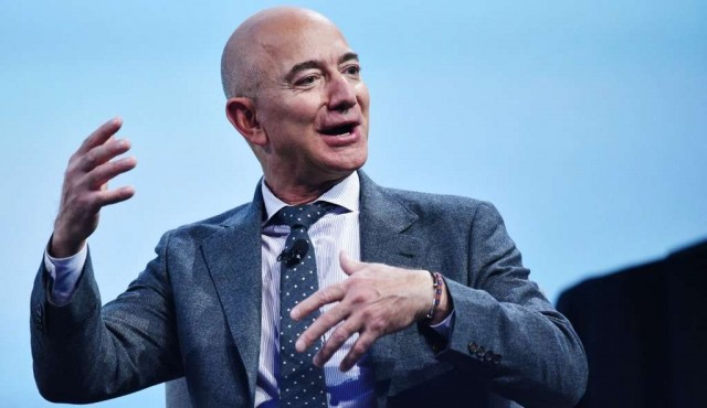 Jeff Bezos dice que se unirá al primer viaje de turismo espacial en julio