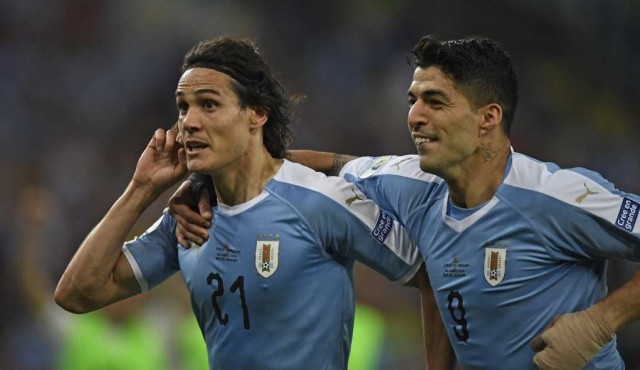 Suárez y Cavani van por devolverle el gol a Uruguay