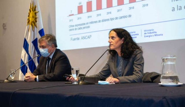 Gobierno adjudica aumento de combustible a sobrecostos de Ancap