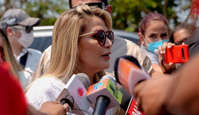 Fiscalía de Bolivia presenta acusación por “genocidio” contra expresidenta Áñez