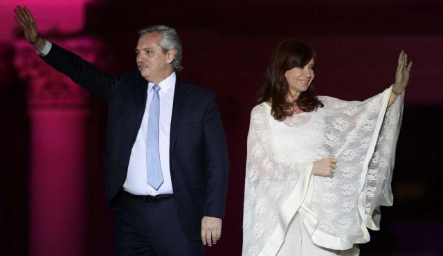 En medio de la crisis, presidente argentino no ha aceptado renuncias de ministros