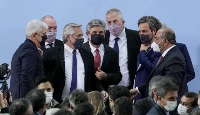 Fernández relanza su gobierno con nuevo gabinete tras crisis política en Argentina