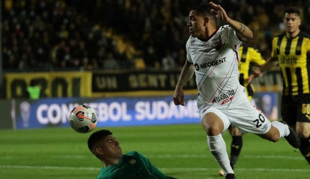 Peñarol perdió y se complica su camino hacia la final de la Sudamericana