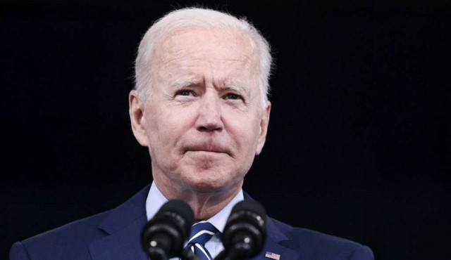 Un desesperado Joe Biden intenta salvar sus proyectos de gobierno