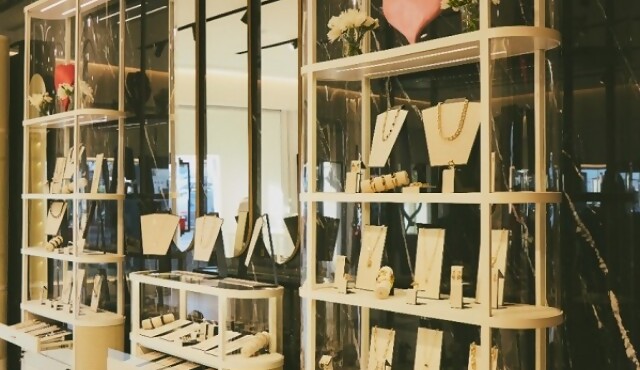 UNOde50 desembarca con dos tiendas exclusivas en Uruguay