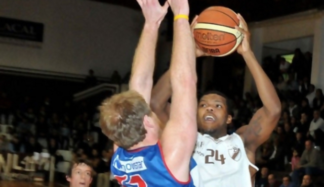 Sayago festejó ante Aguada