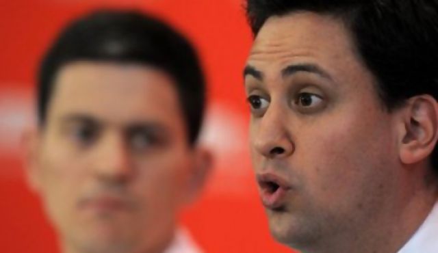 Dos hermanos se disputan liderazgo del laborismo inglés
