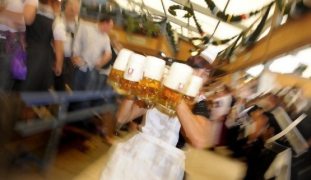 Polémica en Alemania por exclusión de cerveza y tabaco en ayudas sociales  
