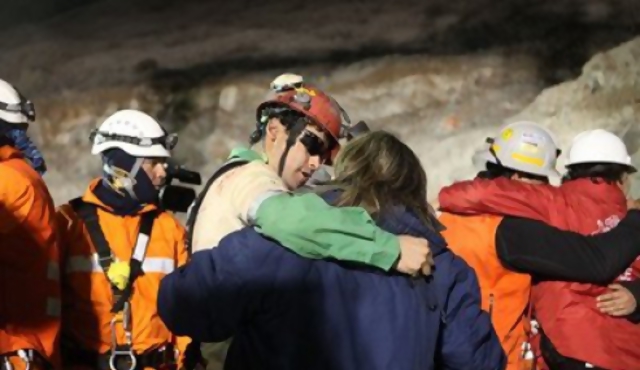 Chile: hay 11 mineros en la superficie