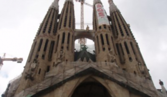 Papa consagra la Sagrada Familia de Gaudí