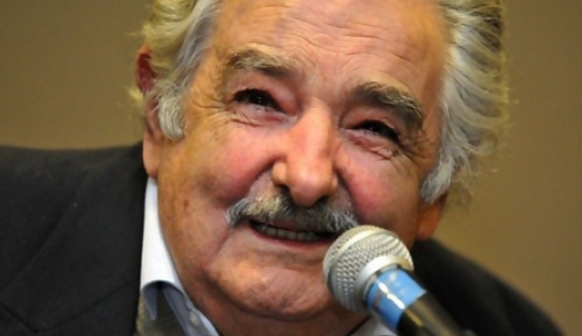 Mujica visita Ecuador