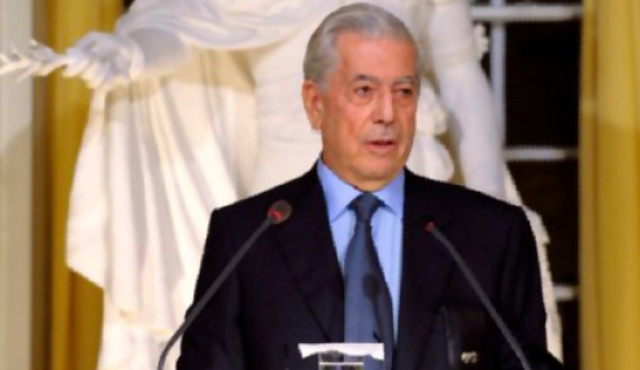  Vargas Llosa recibió el Nobel con un emotivo discurso  