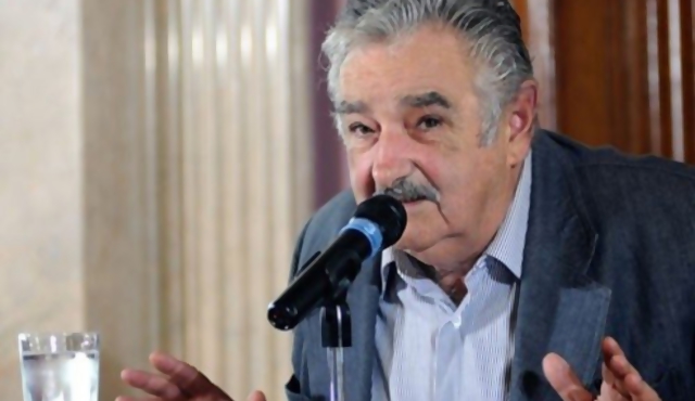 Mujica paró el proceso para una ley de medios