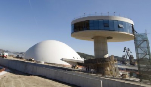 Niemeyer entre círculos, curvas y el Príncipe de Asturias