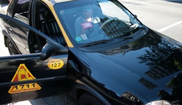 Taxis aumentan tarifa pero aún no están conformes  