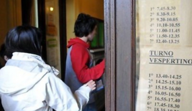 Mil pesos para liceales con “riesgo de desvinculación”