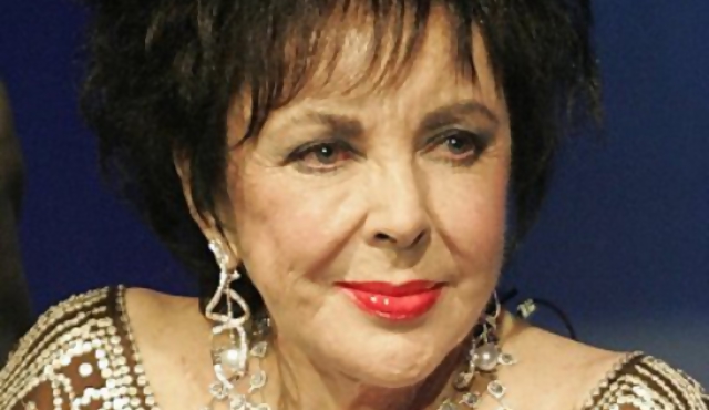 Elizabeth Taylor, hospitalizada