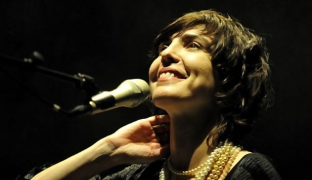 Adriana “100%” Calcanhotto