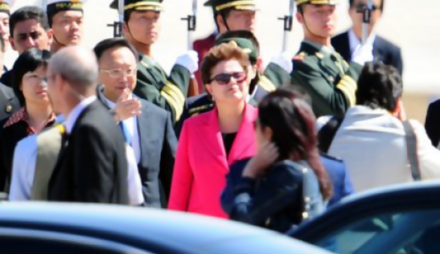 Rousseff inicia visita a China