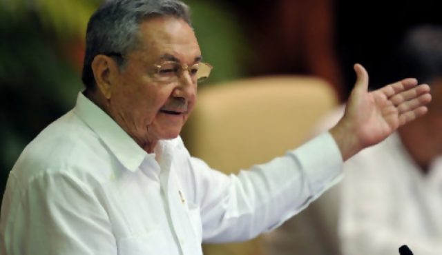 Cubanos podrán comprar y vender sus casas y autos 