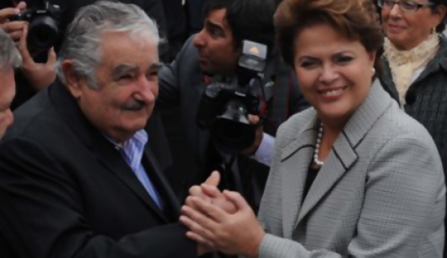 Dilma y Mujica firman acuerdos en la Cancillería