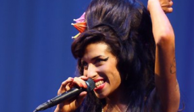 Amy Winehouse cancela gira tras papelón en Serbia