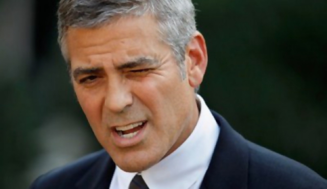 George Clooney aconseja a los políticos no acercarse a Twitter 