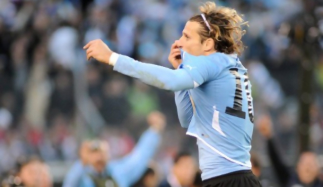Forlán sigue haciendo historia