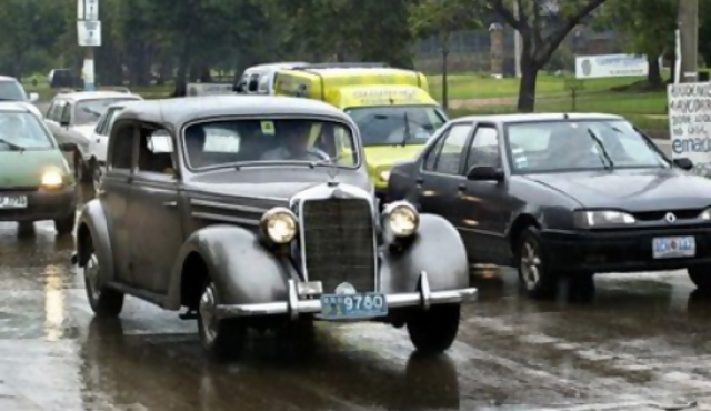 Extienden prórroga a prohibición de importar autos usados