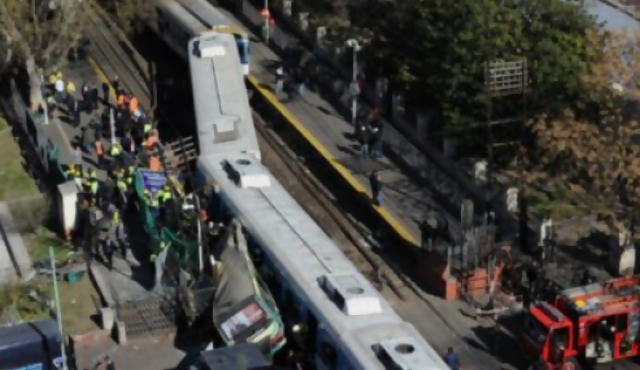 Son 11 los muertos en choque de trenes en Buenos Aires