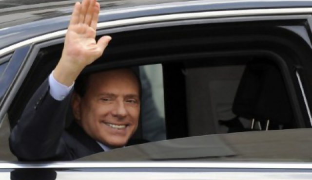 Diarios italianos piden renuncia de Berlusconi
