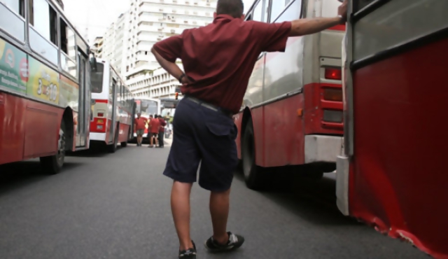 Propuesta del gobierno busca evitar paro del transporte
